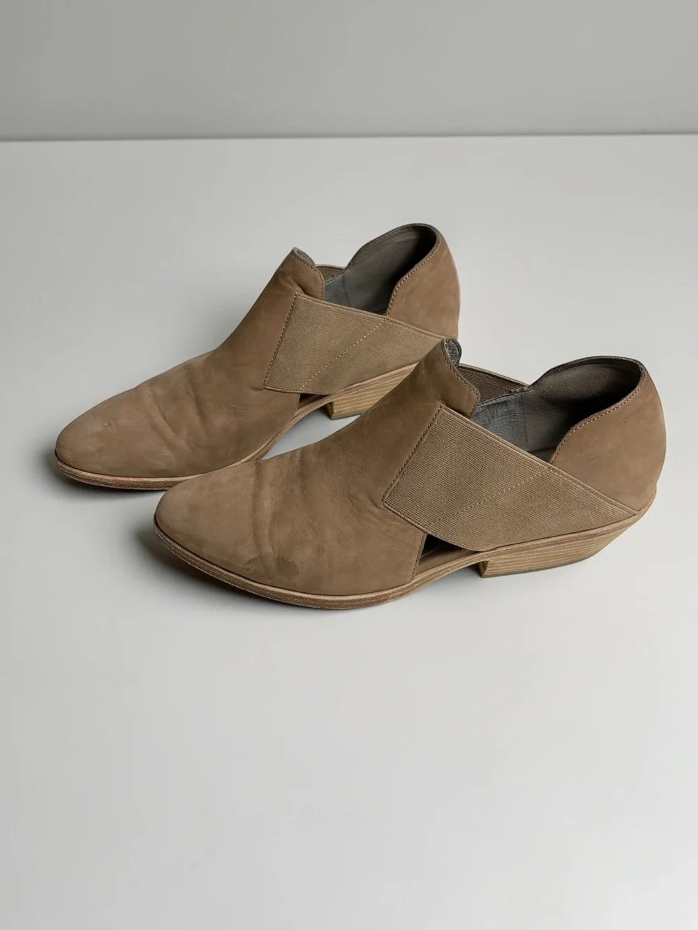 Eileen Fisher Perry Tumbled Nubuck Cutout Booties Tan 9